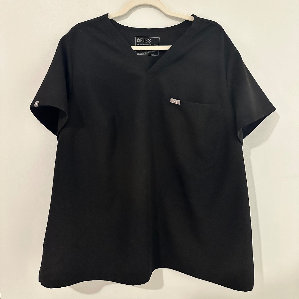 FIGS Catarina One-Pocket Scrub Top Black